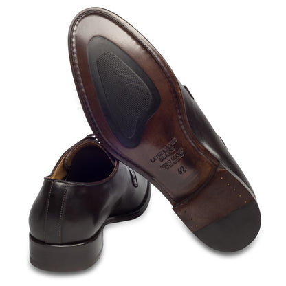 BRECOS Anzugschuhe | Plain Derby Schnürer dunkelbraun, Kalbsleder. Ansicht Sohlenunterseite und Ferse