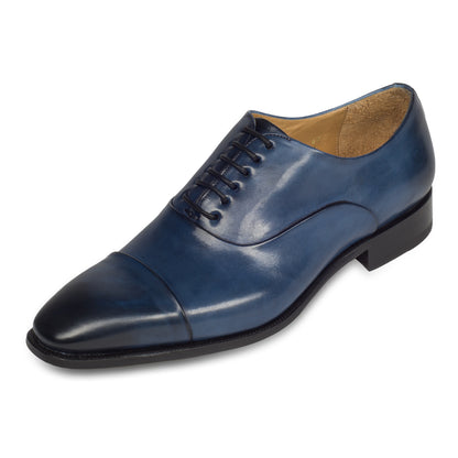 Brecos Anzugschuh,  durchgenähter Captoe Oxford in blau. Ansicht linker Schuh Außenseite