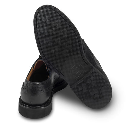 BRECOS – Italienischer Herren Schnür-Halbschuh im Budapester-Stil, schwarz, aus Kalbsleder mit ultraleichter Gummiprofilsohle. Handgefertigt und durchgenäht. Ansicht der Ferse und Sohlenunterseite.