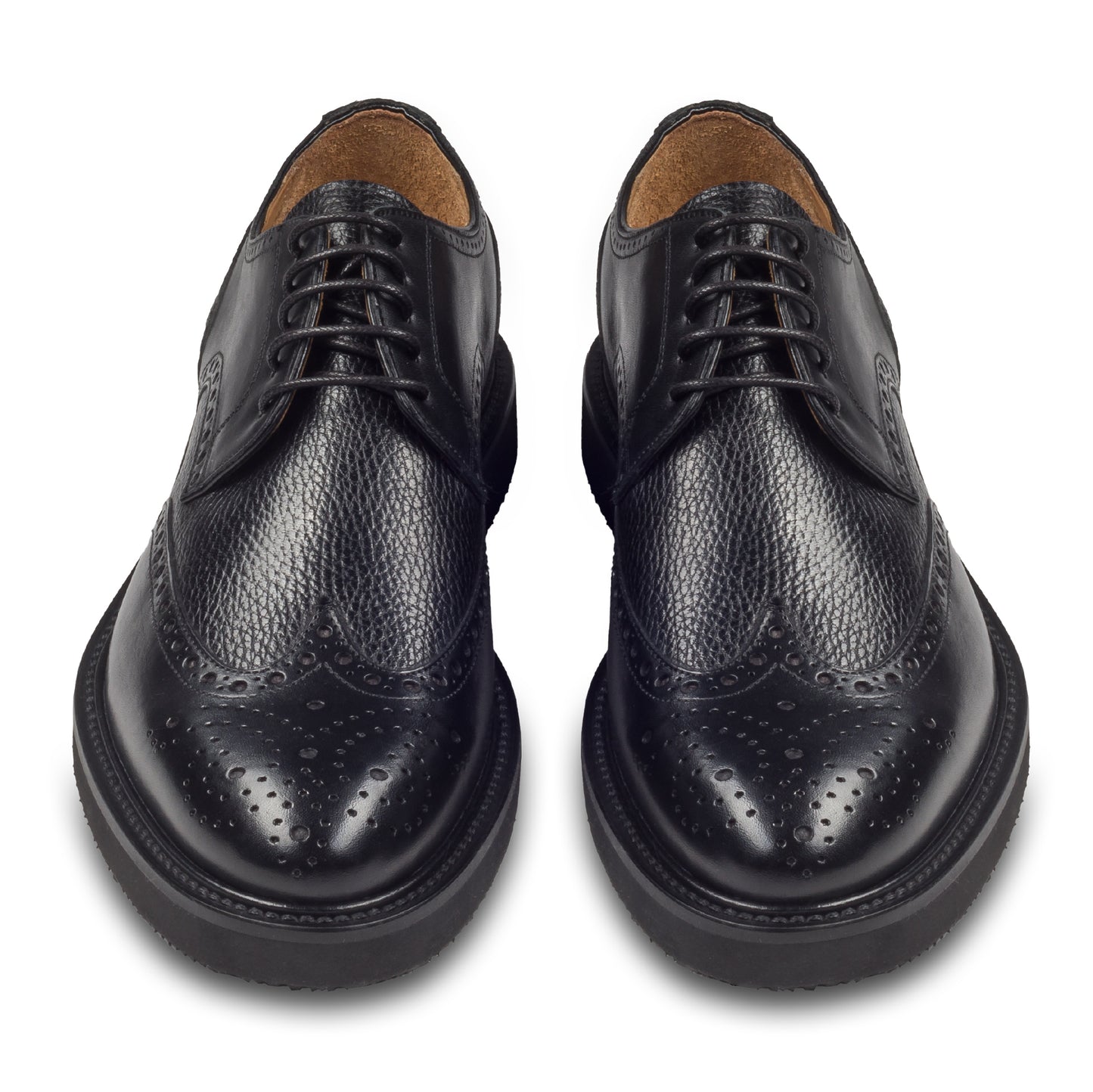 BRECOS – Italienischer Herren Schnür-Halbschuh im Budapester-Stil, schwarz, aus Kalbsleder mit ultraleichter Gummiprofilsohle. Handgefertigt und durchgenäht. Paarweise Ansicht von vorne.