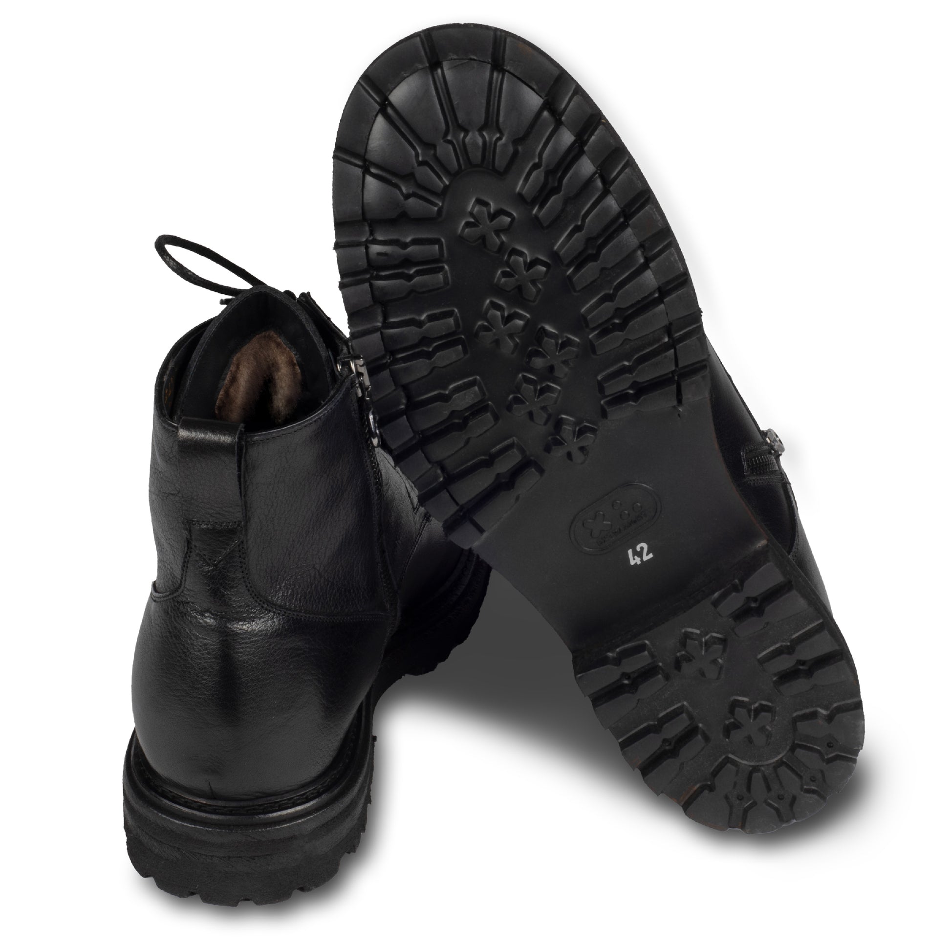 BRECOS - Italienische Herren Schnür-Stiefelette in schwarz mit Reißverschluß. Aus Kalbsleder und mit Lammfell gefüttert. Handgefertigt und durchgenäht. Ansicht der Ferse und Sohlenunterseite.