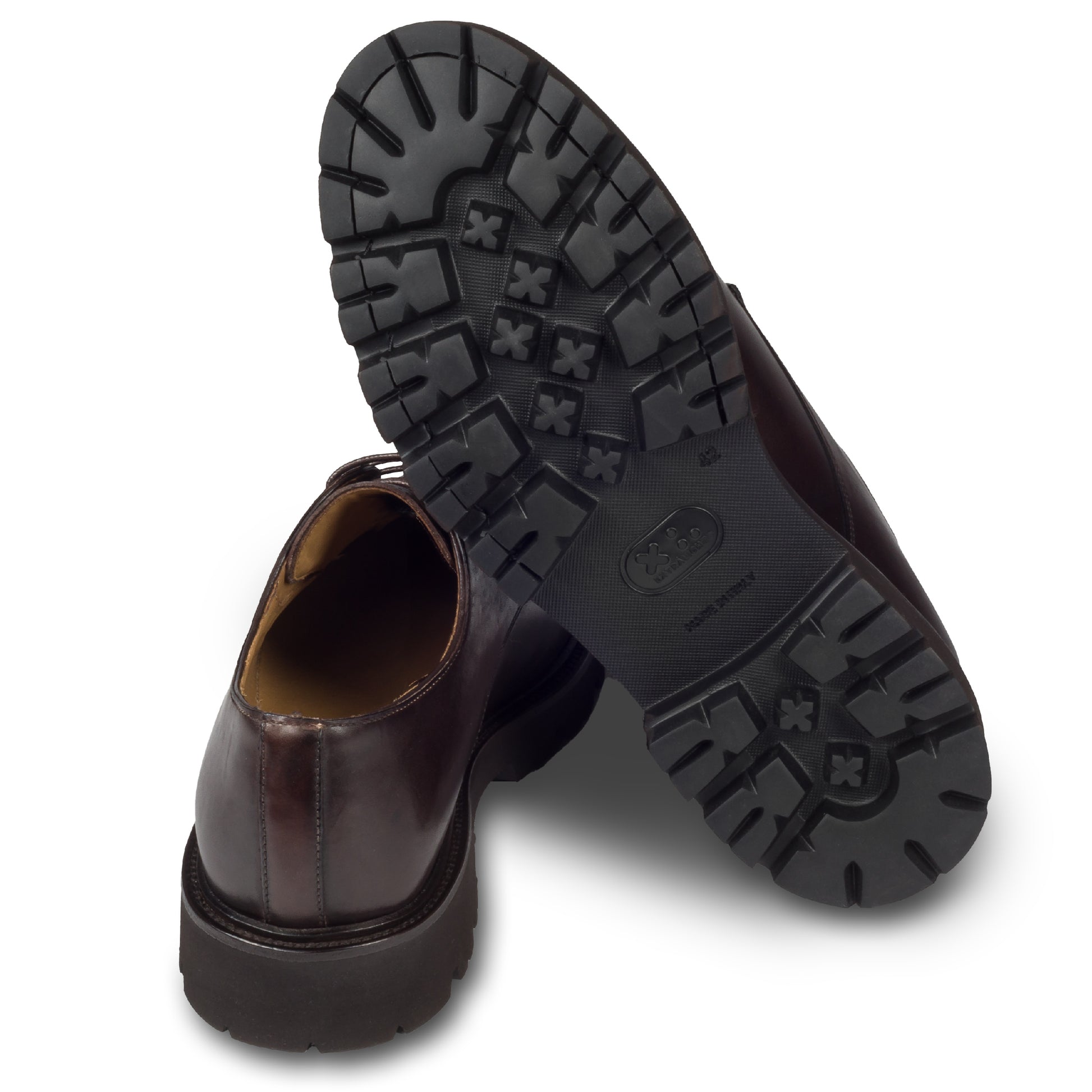 BRECOS Herren Schnür-Halbschuh aus Kalbsleder, dunkel braun. Mit ultraleichter Gummiprofil-Sohle.. Handgefertigt und Durchgenäht. Ansicht der Ferse und Sohlenunterseite.