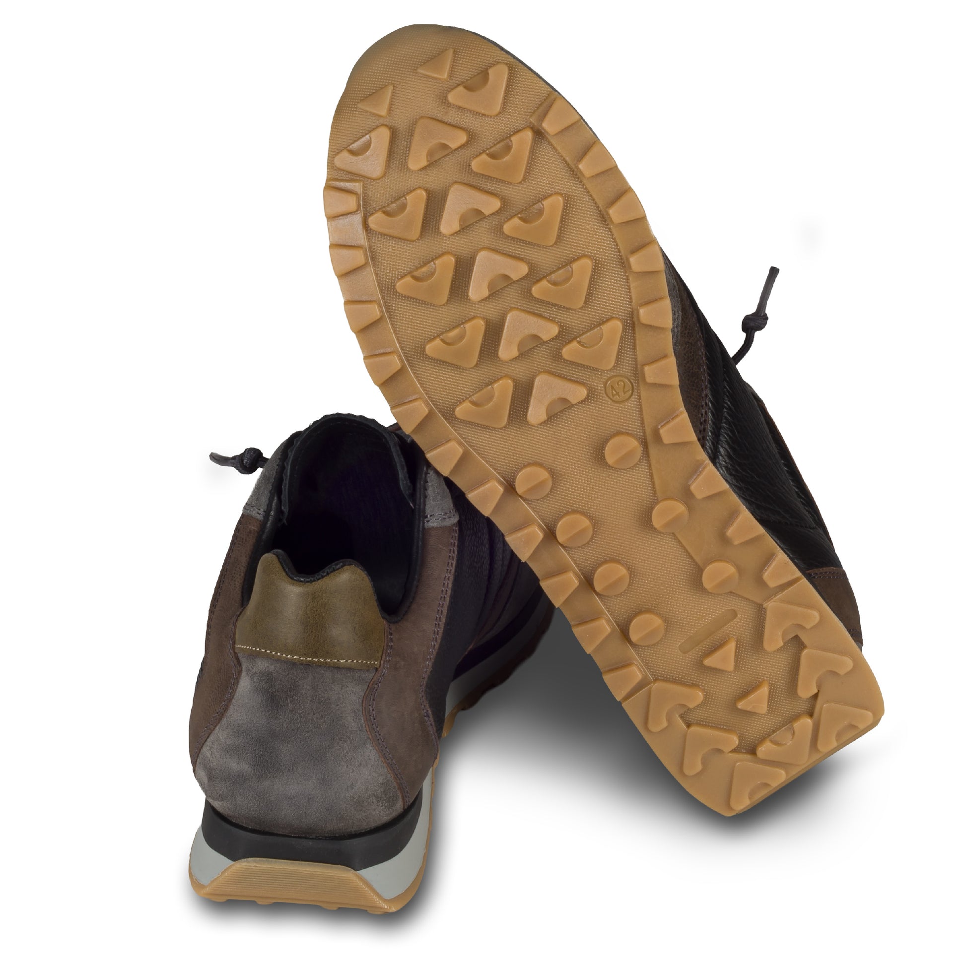 CETTI Herren Leder Sneaker in schwarz/braun/grau. Modell C-848 ante-napa-negro. Handgefertigt in Spanien. Ansicht Ferse und Sohle