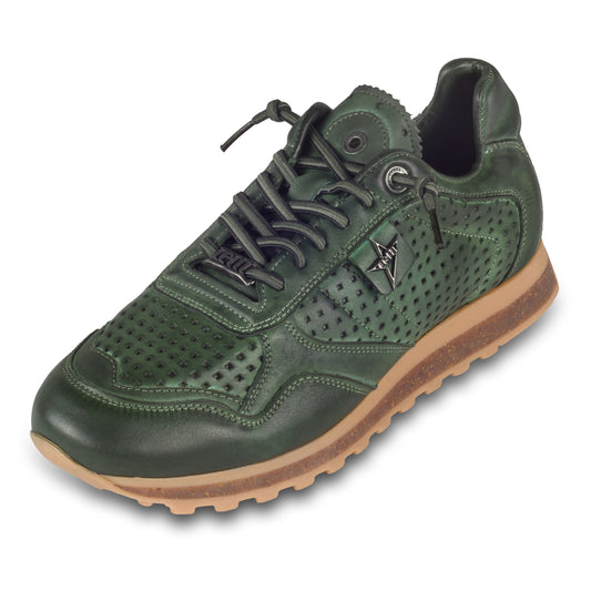 CETTI Herren Leder Sneaker, Modell „C848“ in grün (used tin musgo). Perforiertes Leder. Made in Spain. Schräge Ansicht linker Schuh.
