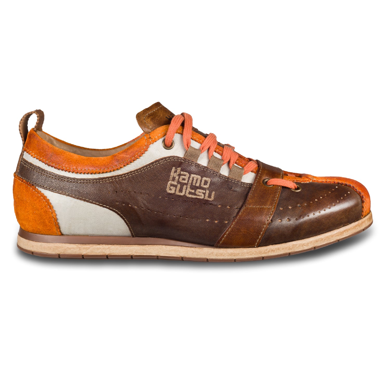 KAMO-GUTSU Herren Leder Sneaker, braun / orange. Retro-Optik stone-washed. Modell TIFO-017 arancio taupe. Handgefertigt in Italien. Ansicht der Außenseite rechter Schuh. 