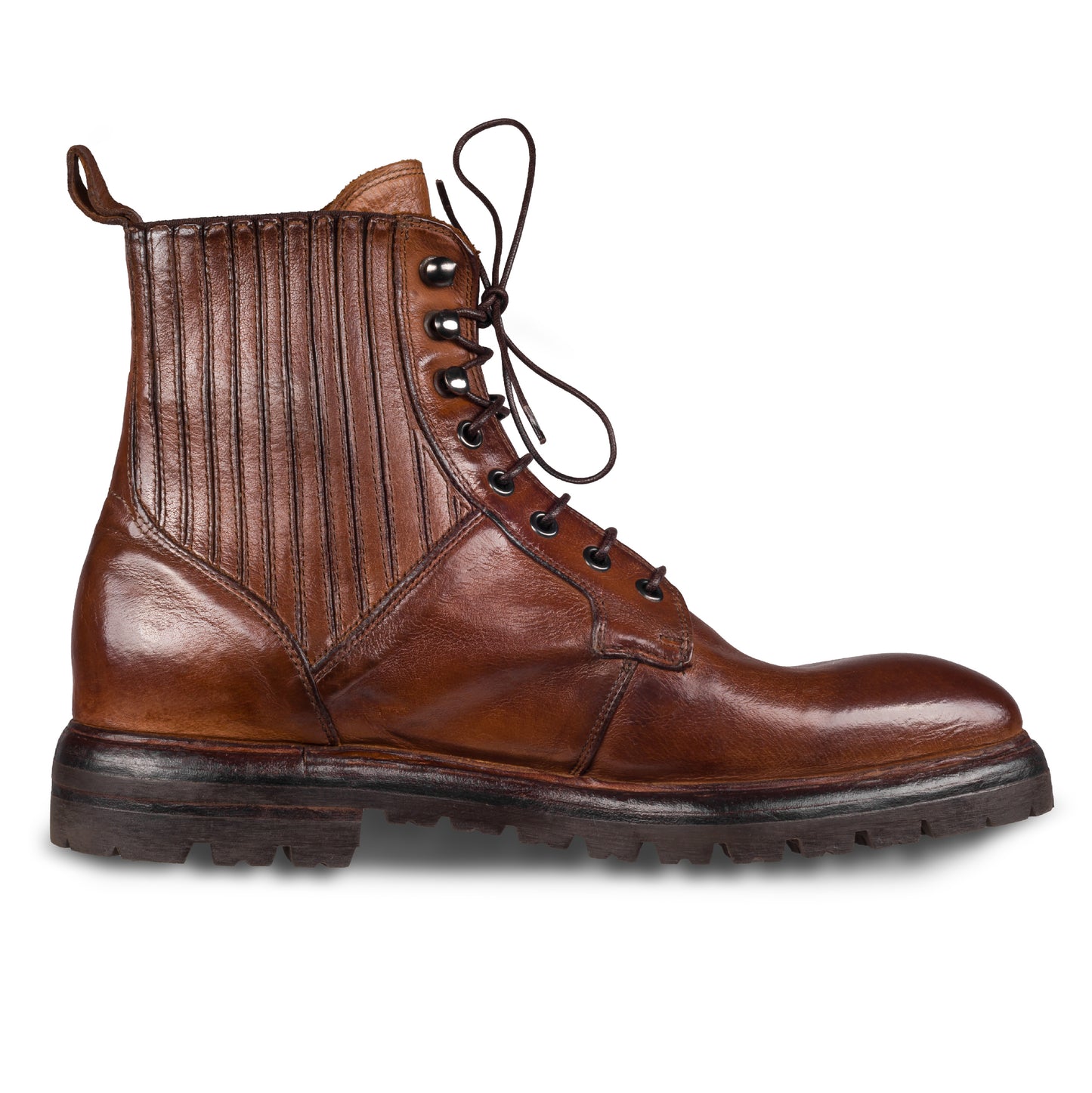 LEMARGO – Italienische Herren Schnürboots in cognac braun, mit elastischem Schaft. Aus Kalbsleder mit Gummi-Profilsohle. Handgefertigt und durchgenäht. Seitliche Ansicht der Innenseite linker Schuh.