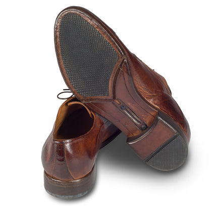 LEMARGO Herren Schnür-Halbschuh, Kalbsleder stonewashed, cognak braun. Handgefertigt und Durchgenäht. Ansicht Ferse und Sohlenunterseite.