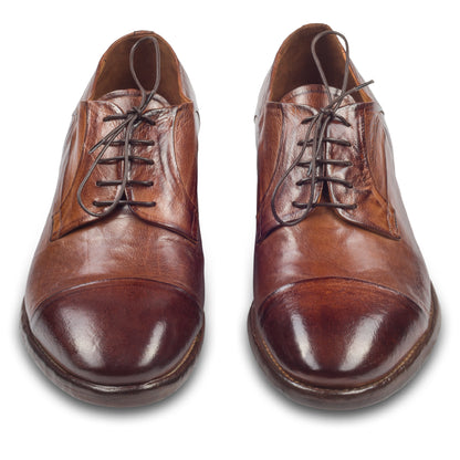 LEMARGO Herren Schnür-Halbschuh, Kalbsleder stonewashed, cognak braun. Handgefertigt und Durchgenäht. Paarweise Ansicht von vorne.