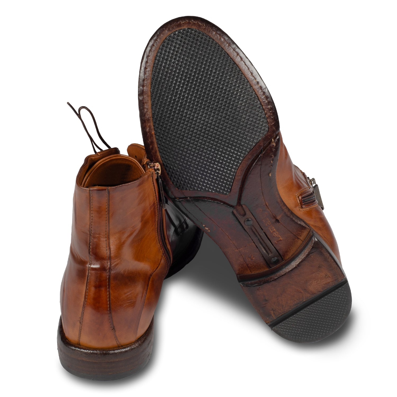 Lemargo Herren Schnuerboots Stiefelette cognac braun durchgenaeht. Ansicht Ferse und Sohelnunterseite.