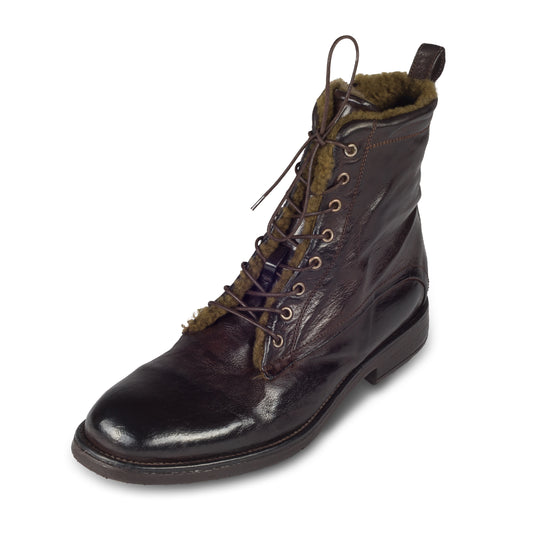 LEMARGO Herren Schnür-Boots in dunkelbraun / ebano mit braunem Lammfell. Kalbsleder im stone-washed-Verfahren auf used-Look bearbeitet. Mit Reißverschluß. Handgefertigt und Durchgenäht. Schräge Ansicht linker Schuh.