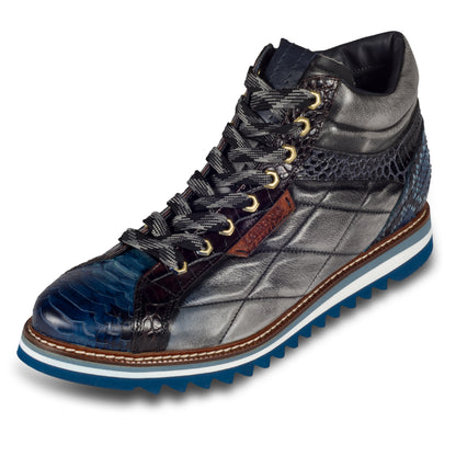 LORENZI Herren Sneaker-Stiefel / High-Top, in blau/grau, Reptilprägung, Steppoptik, Airbrush-Färbung. Mit Lammfelll und Reißverschluß. Handgefertigt in Italien. Schräge Ansicht linker Schuh