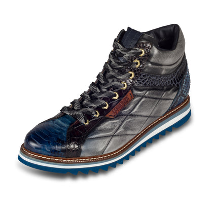 LORENZI Herren Sneaker-Stiefel / High-Top, in blau/grau, Reptilprägung, Steppoptik, Airbrush-Färbung. Mit Lammfelll und Reißverschluß. Handgefertigt in Italien. Schräge Ansicht linker Schuh