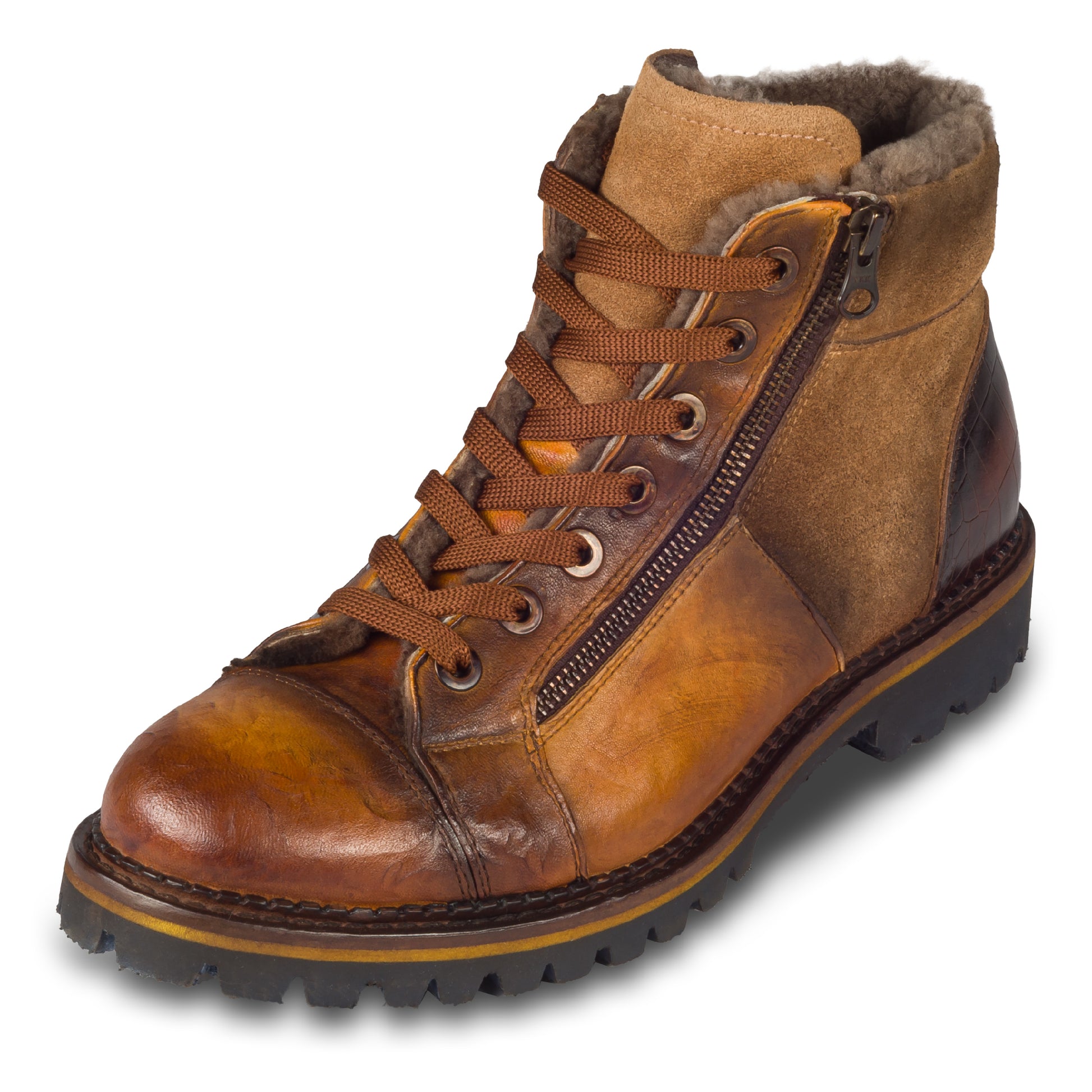 LORENZI Herren Schnür-Boots aus Kalbsleder mit Lammfell in verschiedenen Braun-Tönen. stone-washed. Mit Reißverschluß. Handgefertigt und Durchgenäht. Schräge Ansicht linker Schuh mit einfarbig braunem Schnürsenkel.