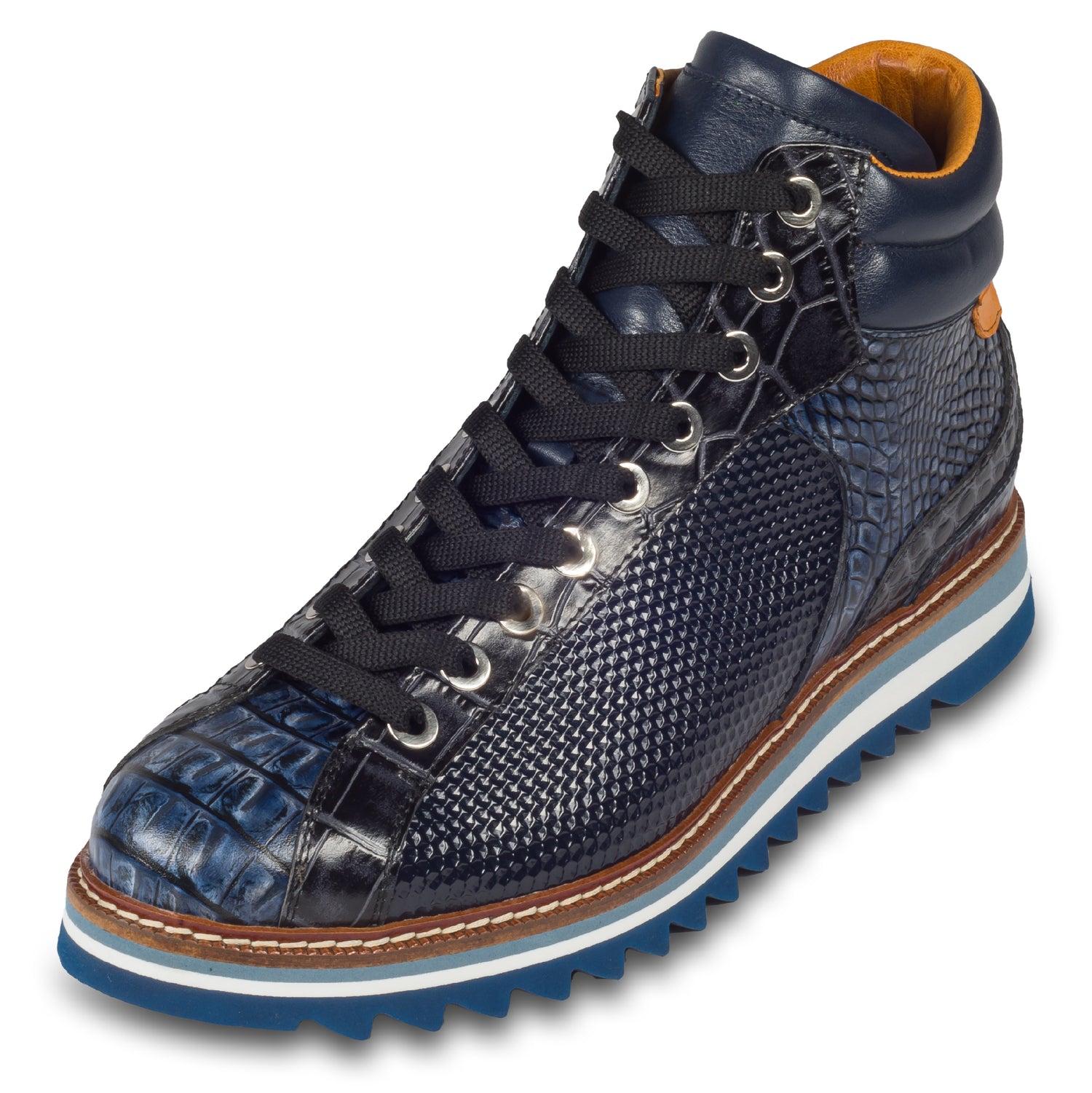 Lorenzi - Herren Leder Sneaker Stiefel in blau, mit raffinierter Prägung und Kroko-Optik. Mit Reißverschluß. Handgefertigt in Italien. Schräge Ansicht linker Schuh. Mit zweitem Schnürsenkel-Paar in schwarz.