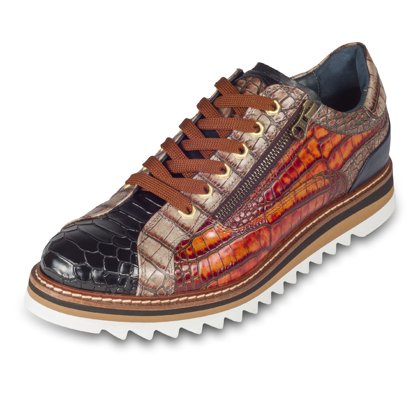 LORENZI Sneaker Herren in braun mit schwarz, in Reptilprägung aus Kalbsleder. Mit Reißverschluß. Handgefertigt & Durchgenäht. Made in Italy. Schräge Ansicht linker Schuh - braune Schnürsenkel.