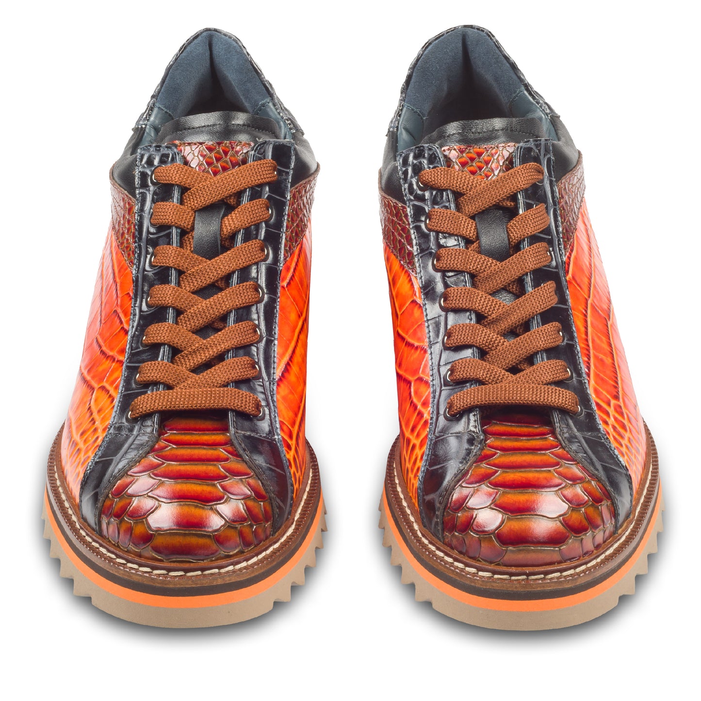 LORENZI Sneaker Herren in orange mit braun und schwarz, in Reptiloptik. Aus Kalbsleder. Handgefertigt & Durchgenäht. Made in Italy. Paarweise Ansicht von vorne.