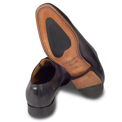 BRECOS Italienische Herren Anzugschuhe aus Kalbsleder, Onecut/Wohlecut mit Lyralochung, grau, Oxford-Schnürung handgefertigt. Ansicht Sohle und Ferse