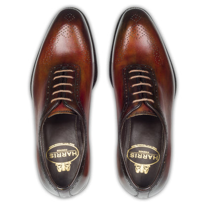 Harris Herren Anzugschuhe / Schnür-Halbschuhe, braun mit handgefärbter Patina und dezenter Brogue-Verzierung. Made in Italy. Durchgenäht. Paarweise Draufsicht 