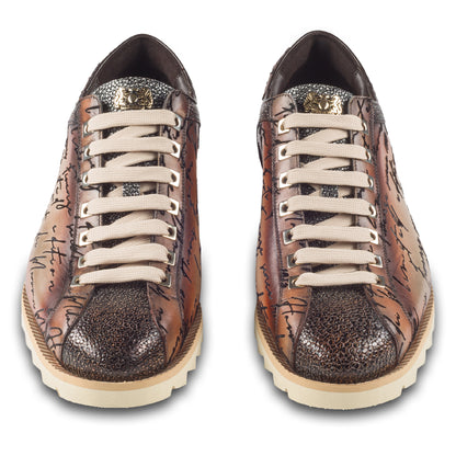 Harris Herren Sneaker / Schnür-Halbschuhe, braun mit Handscripting und Echsen-Print. Made in Italy. Paarweise Ansicht von vorne