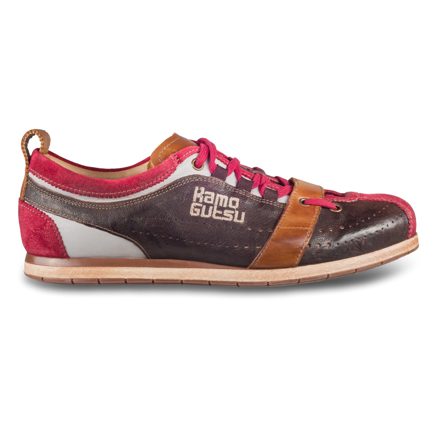 Kamo-Gutsu Sneaker Herren in braun mit rot (TIFO-017 sangue testa di moro). Aus Kalbsleder / Wildleder stonewashed. Handgefertigt Made in Italy. Außenansicht rechter Schuh.