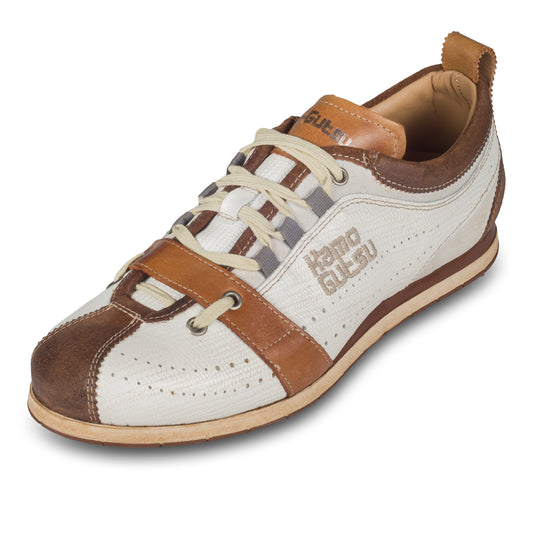 KAMO-GUTSU Herren Leder Sneaker, weiß/braun, Modell TIFO017 hazel-bianco. Schräge Ansicht linker Schuh