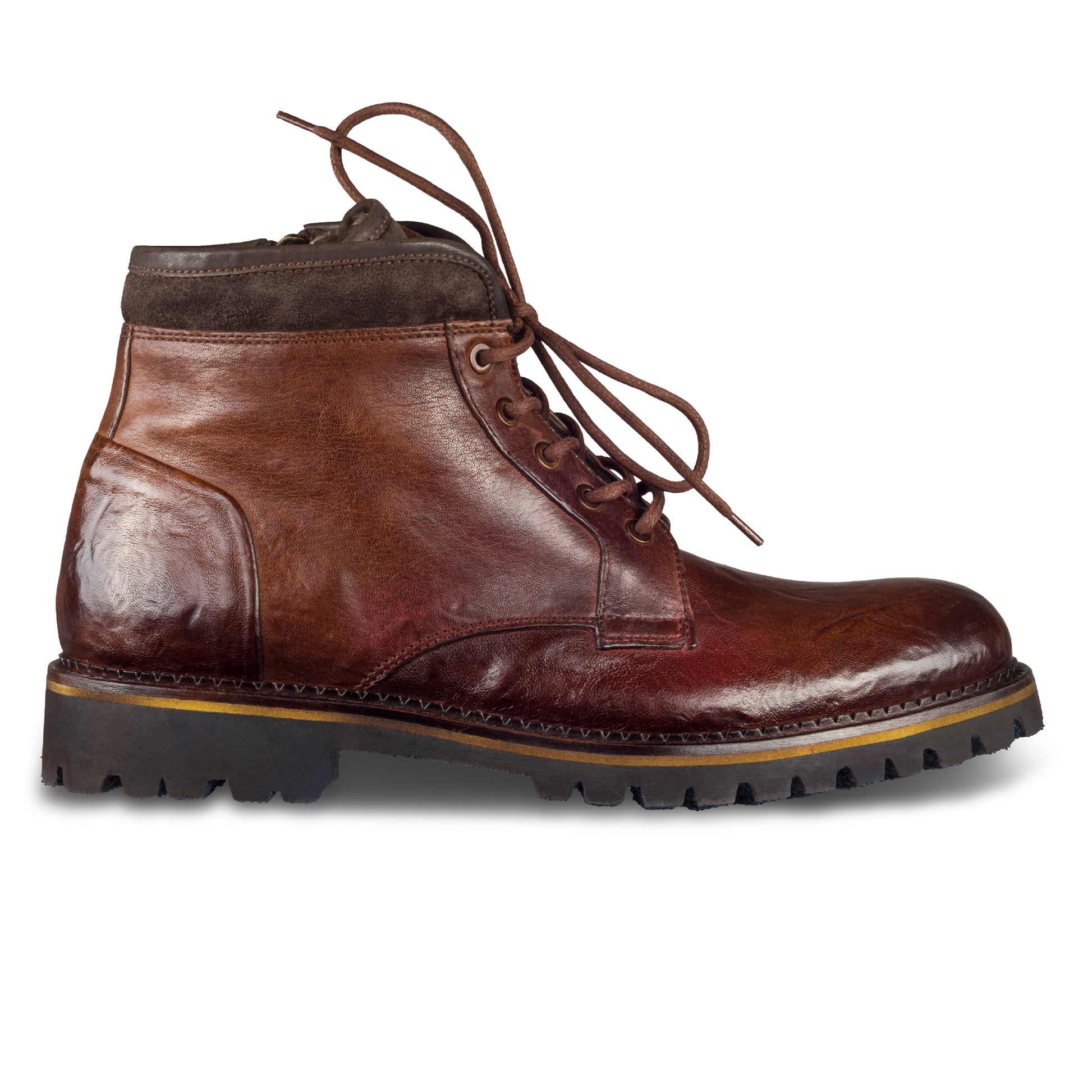 LORENZI Herren Stiefelette mit Lammfell in Braun. Aus Kalbsleder im stonewashed-Verfahren bearbeitet und  mit Reißverschluß. Wildleder am Schaft. Handgefertigt in Italien. Ansicht Außenseite rechter Schuh