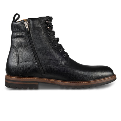 Nicola Benson Stiefelette Herren in schwarz mit Reißverschluß. Handgefertigt aus Kalbsleder, Gummiprofilsohle. Ansicht Innenseite linker Schuh