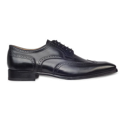 BRECOS Anzugschuhe | Full-Brogue Derby Budapester-Stil schwarz, Kalbsleder. Ansicht Außenseite rechter Schuh
