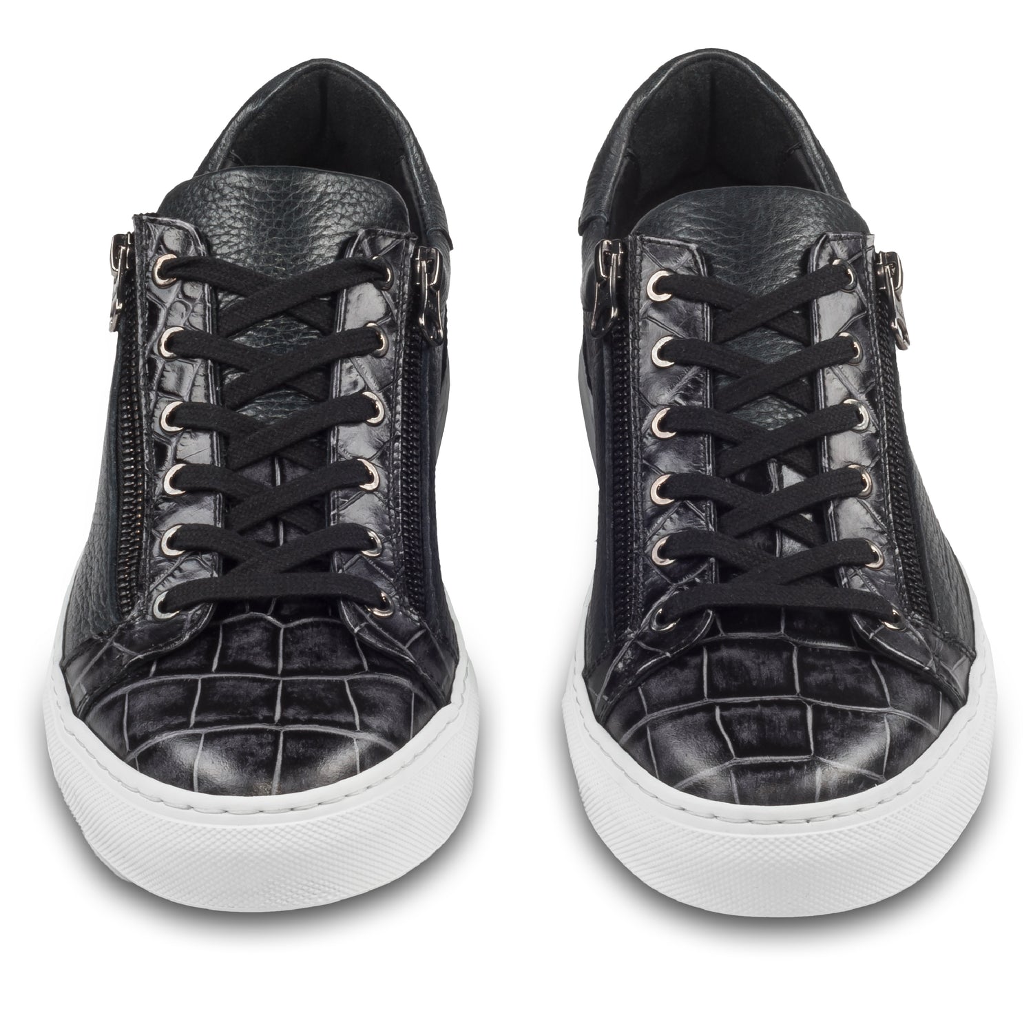 Lorenzi Italienische Herren Kalbsleder Sneaker in schwarz mit Kroko-Optik und weißer Sohle. Handgefertigt. Paarweise Ansicht von vorne.
