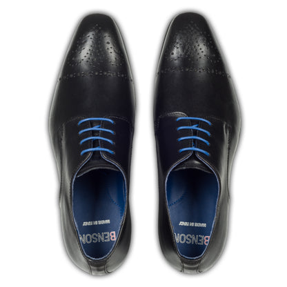 Nicola Benson Anzugschuh, Derby in schwarz mit moderner Lyralochung. Ansicht paarweise Draufsicht