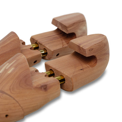 Schuhspanner / Federnspanner aus Zedernholz mit Holzknauf