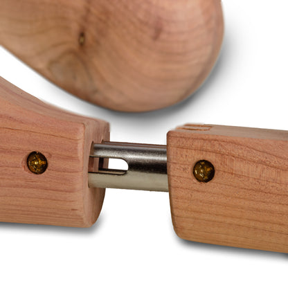 Schuhspanner / Federnspanner aus Zedernholz mit Messing-Knauf