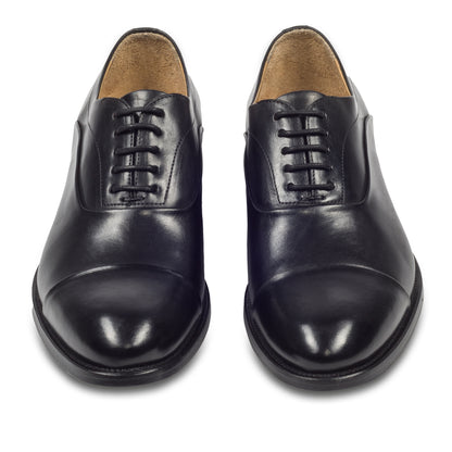 BRECOS Anzugschuhe Herren, Oxford Captoe Schnürer schwarz - Kalbsleder, durchgenäht. Made in Italy. Paarweise Ansicht von vorne.