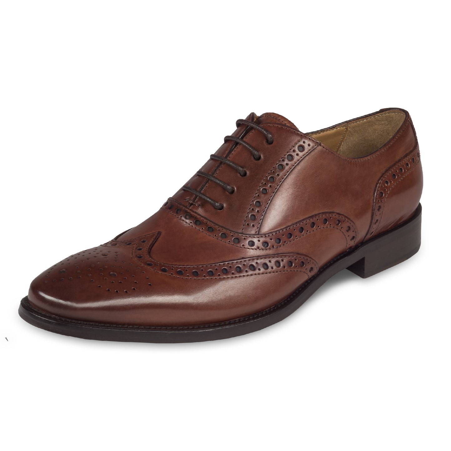 BRECOS Anzugschuhe, Brogue Oxford im Budapester-Stil in mittelbraun, Durchgenäht. Schräge Ansicht linker Schuh. Bei Sisento.
