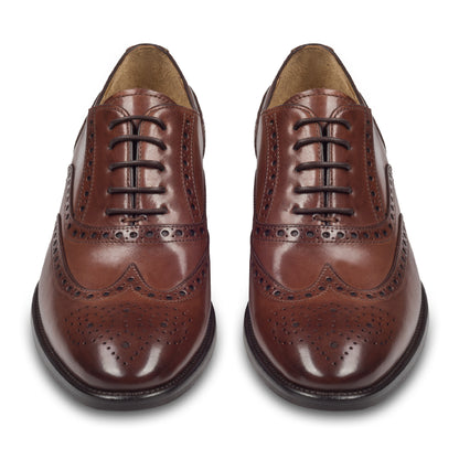 BRECOS Anzugschuhe, Brogue Oxford im Budapester-Stil in mittelbraun, Durchgenäht. Paarweise Ansicht von vorne. Bei Sisento.