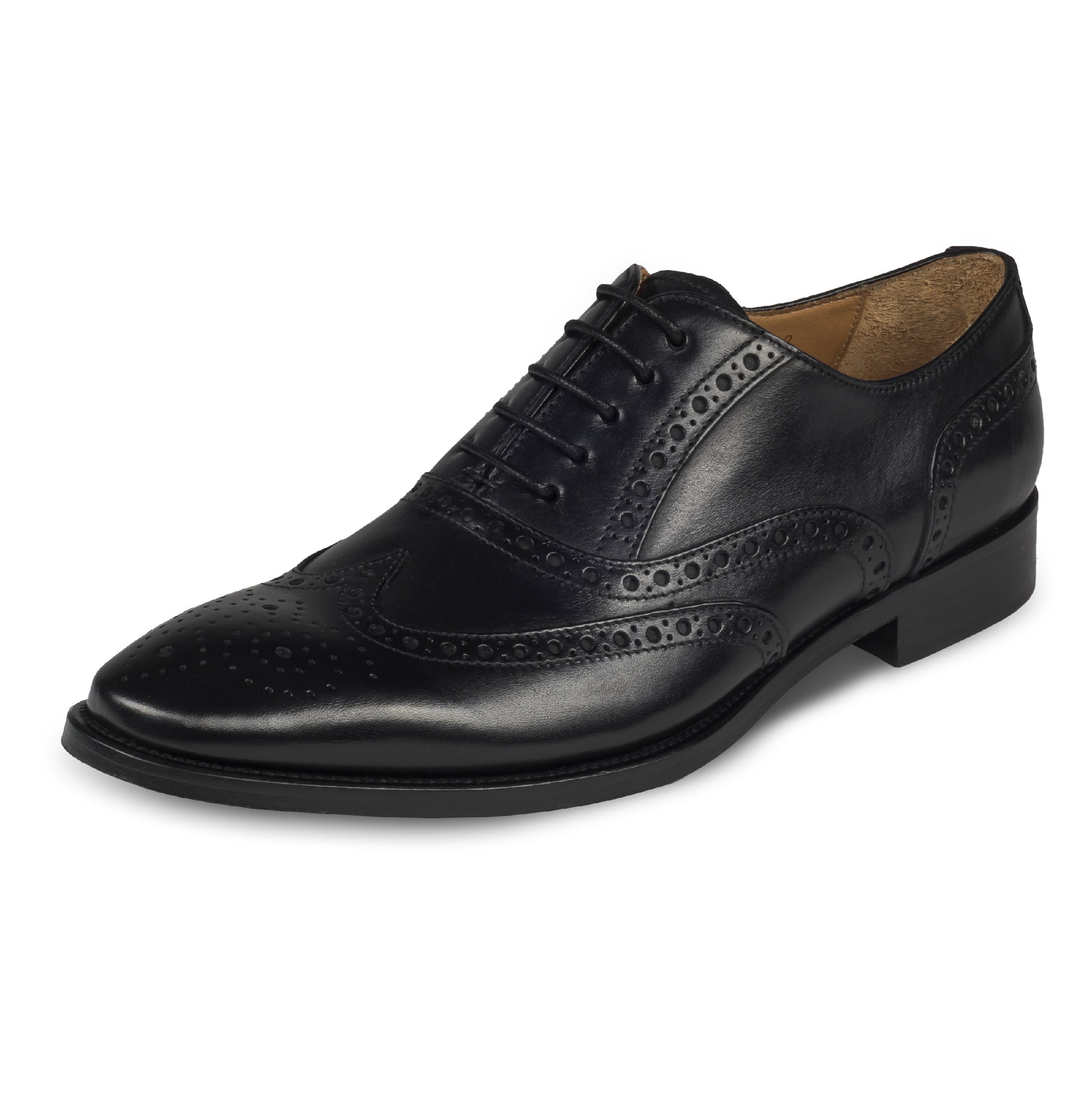 BRECOS Anzugschuhe, Brogue Oxford im Budapester-Stil in schwarz, Durchgenäht. Schräge Ansicht linker Schuh. Bei Sisento.