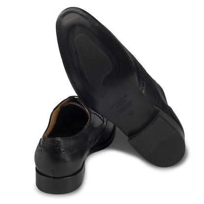 BRECOS Anzugschuhe, Brogue Oxford im Budapester-Stil in schwarz, Durchgenäht. Ansicht der Ferse und Sohlenunterseite. Bei Sisento.