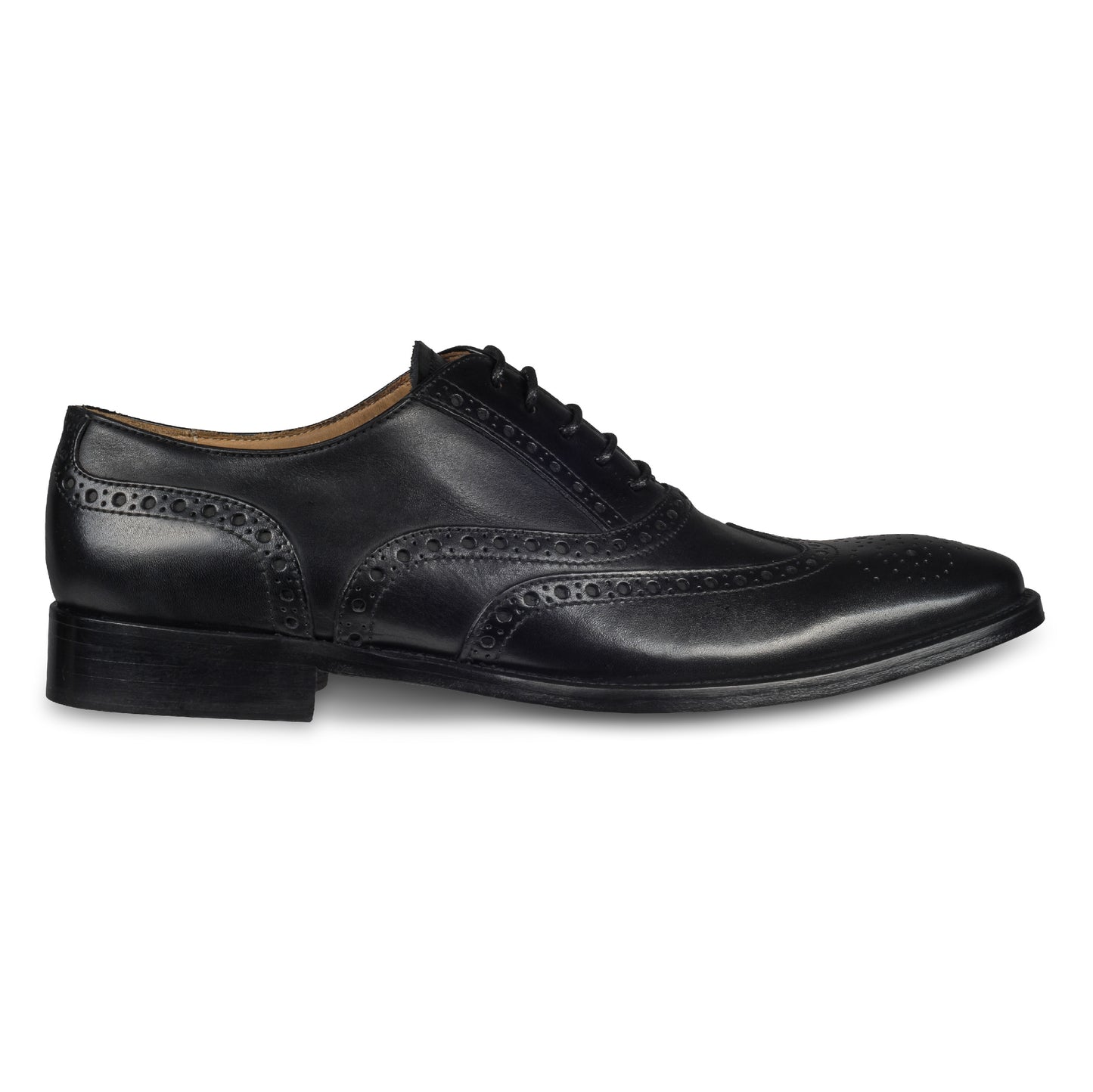 BRECOS Anzugschuhe, Brogue Oxford im Budapester-Stil in schwarz, Durchgenäht. Seitliche Ansicht der Außenseite rechter Schuh. Bei Sisento.