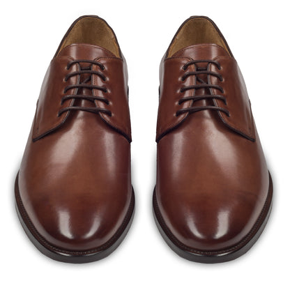 BRECOS – Italienische Herren Anzugschuhe, Plain Derby Schnürer in mittelbraun. Handgefertigt und durchgenäht. Paarweise Ansicht von vorne.
